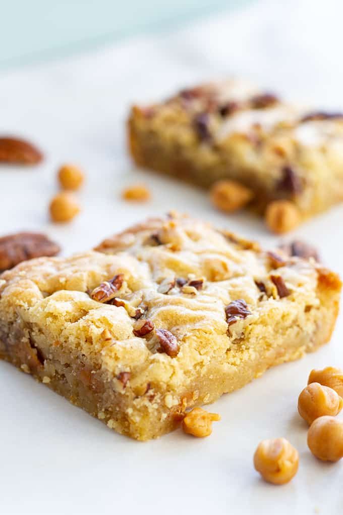 You probably already have most of the ingredients you need to make these easy blondies! Easy Caramel Pecan Blondies ⇣ mindyscookingobsession.com/easy-caramel-p… #desserts #baking #sweets #blondies #easyrecipes #easydesserts #recipes
