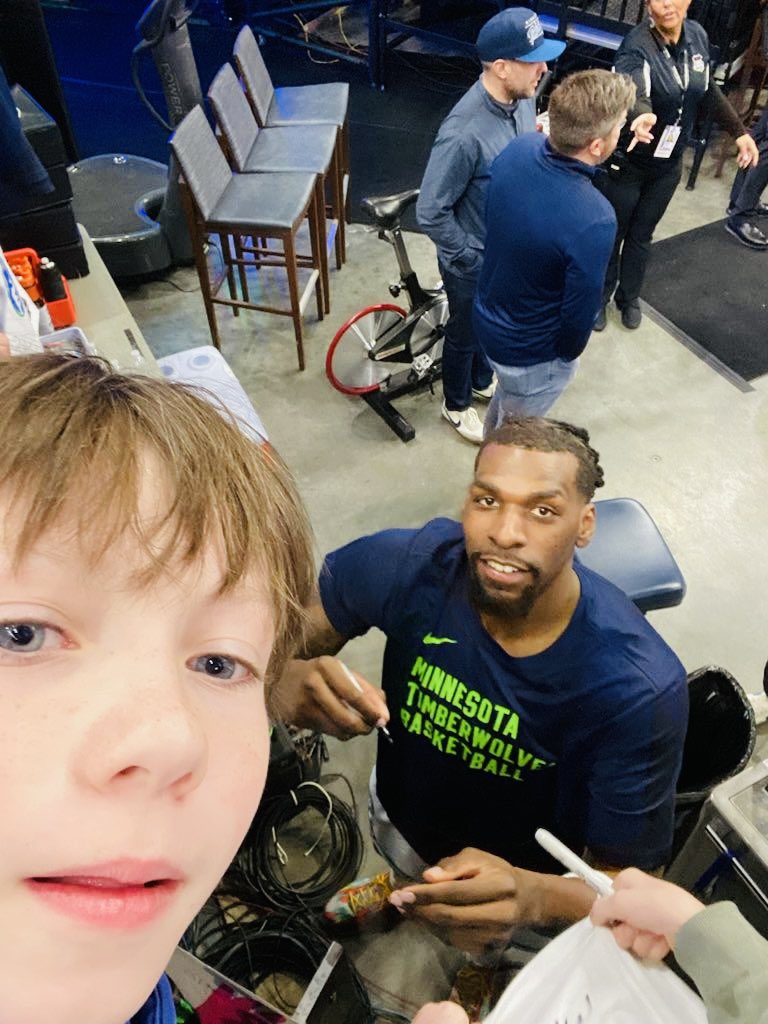 My kid has been dying to ask Naz if it’s TSR time and he finally did last night. Naz’s response? “IT IS!!!!!” 😆 Naz is the best dude for endulging Eliot’s questions and paparazzi-like behavior and today he’s going to win Sixth Man of the Year! @Timberwolves #nazreid #6moty
