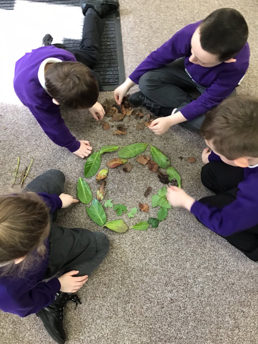 bwpyear12's tweet photo. We have had a lovely afternoon exploring the natural materials that Andy Goldsworthy uses to create his natural art. We used different coloured leaves to create patterns 🌳🍂🍃 #BWPScience https://t.co/WIgWBXK7J9
