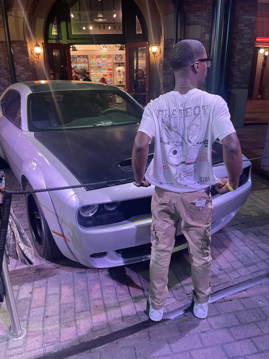 bo0skii's tweet image. Fye young 🥷🏾 #gradbash