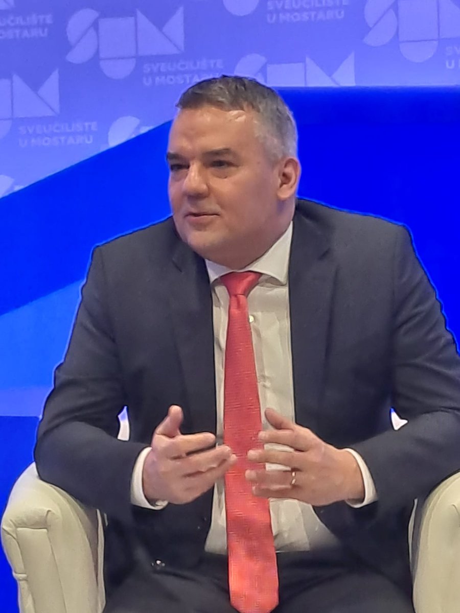 BunozaDavor's tweet photo. Izlaganje na panelu "Pravo i tehnologija" u sklopu Međunarodne konferencije o digitalnoj transformaciji u obrazovanju i primjenama umjetne inteligencije „MoStart 2024“ u #Mostaru, s uvaženim kolegama @Vedran_Skobic, Badnjevićem @IDDEEABIH, Kasapom @RJUBiH i Bubalom na @SVE_Mostar.