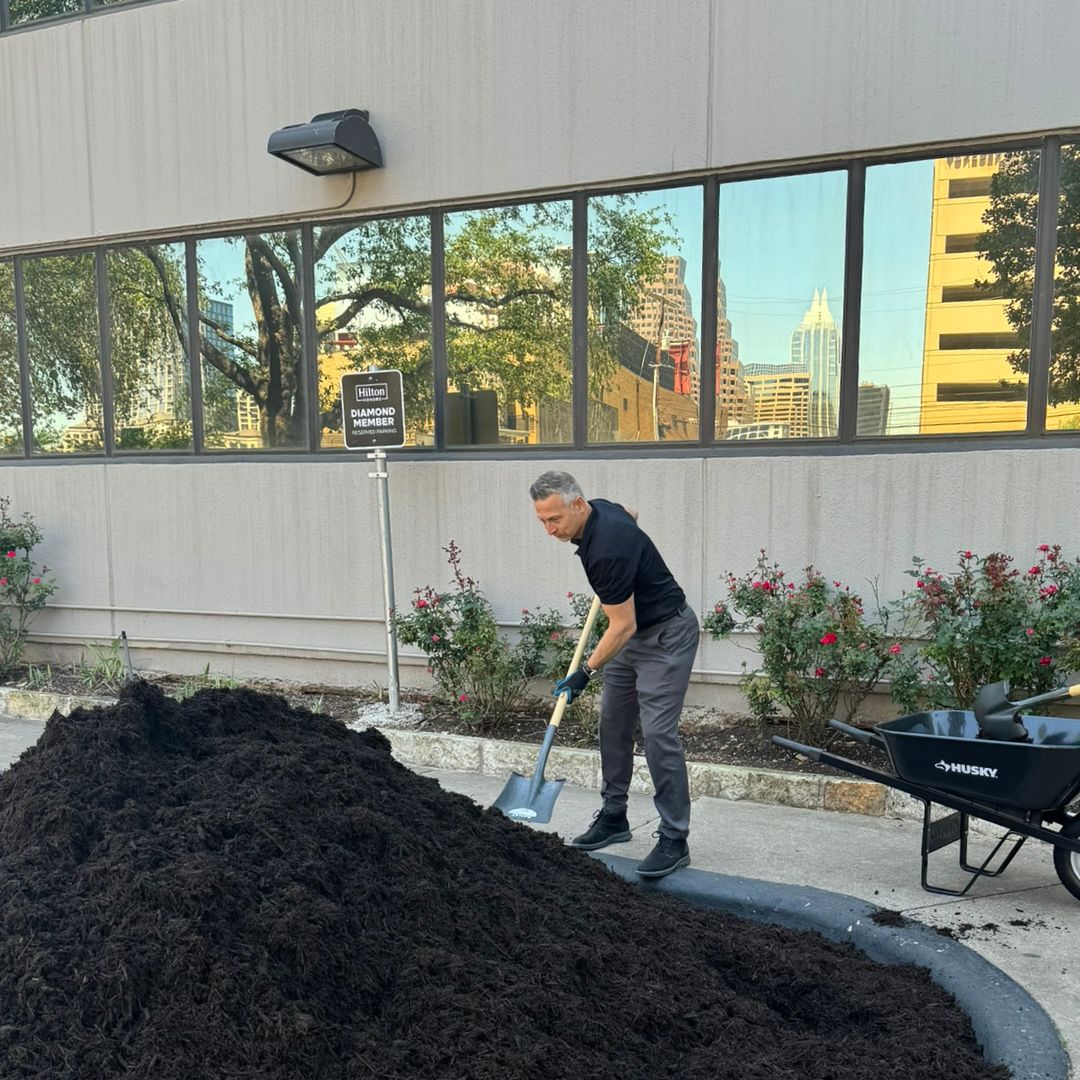 Embassy_ATX_DT's tweet photo. How do we celebrate #EarthWeek? From the ground up! While our Team Members took to mulching various areas around the hotel's front drive, our executive chef distributed milkweed seeds to germinate as food for monarch butterflies. #Hilton #TravelWithPurpose #EarthDay #AustinHotels https://t.co/550opN6ZLG