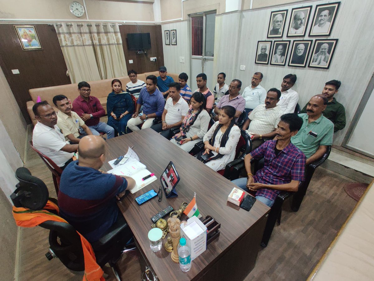Just attended a crucial meeting with the Booth committees of Ward No. 9 at my residence. We strategized regarding the smooth execution of election day booth management. #ModiKiGuarantee #SabkaSaathSabkaVikas #AbkiBaar400Paar  #PhirEkBaarModiSarkar