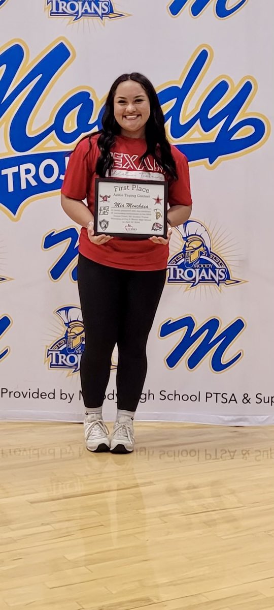 CoachJBrazil's tweet photo. Shoutout to our Athletic Training Staff competing this week at the district training event. Our girl Mia placed 1st in ankle taping! We are proud of you all and thank you for all the taping, icing, rehabbing, long hours on and off the playing field! #RayWay #AT @wbrayhs https://t.co/JUX6LDigLL