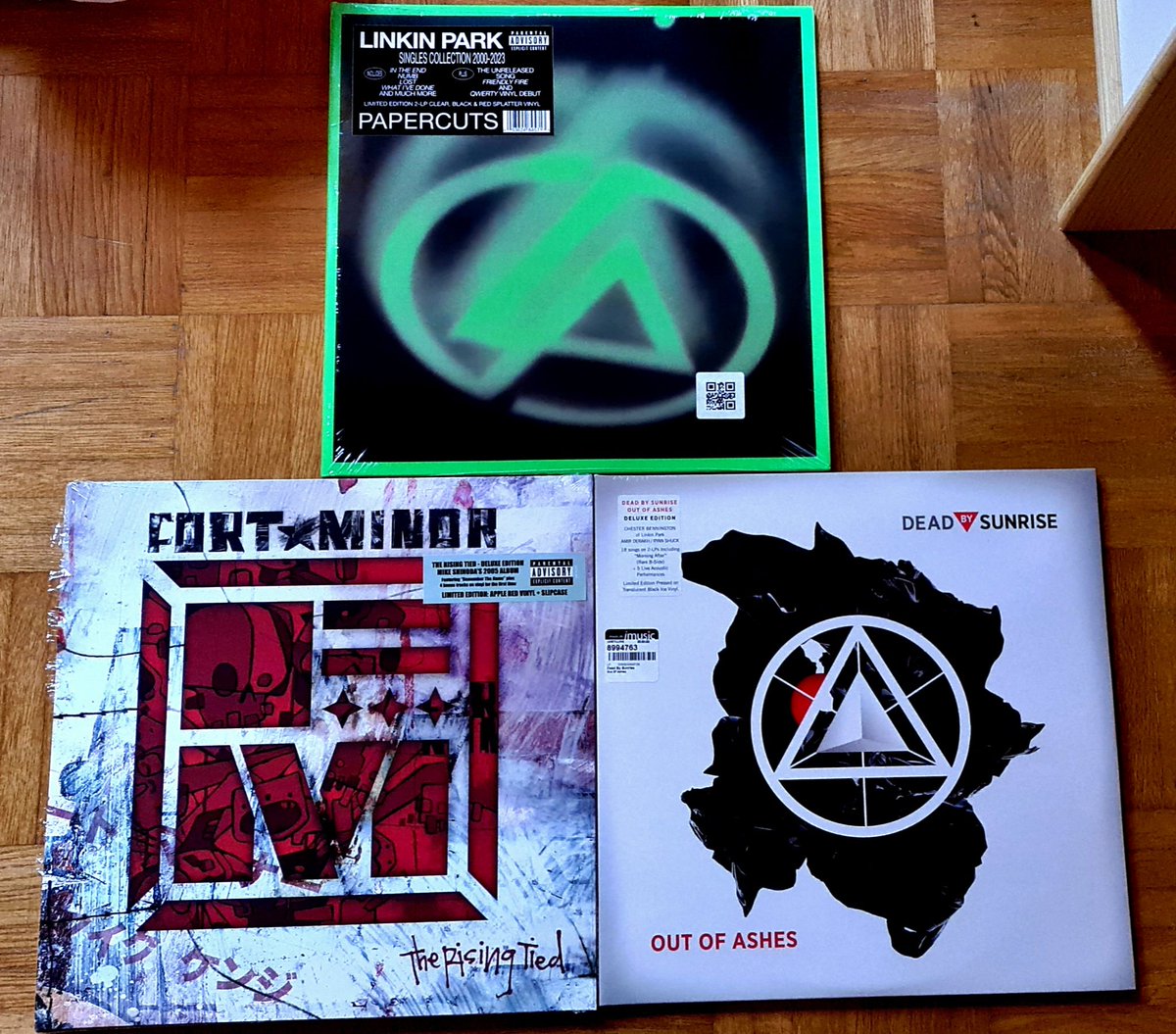 MajorIvan's tweet photo. What a great pickup! #Papercuts #OutOfAshes #fortminor #linkinpark @linkinpark @mikeshinoda https://t.co/I5MtBlXlWZ
