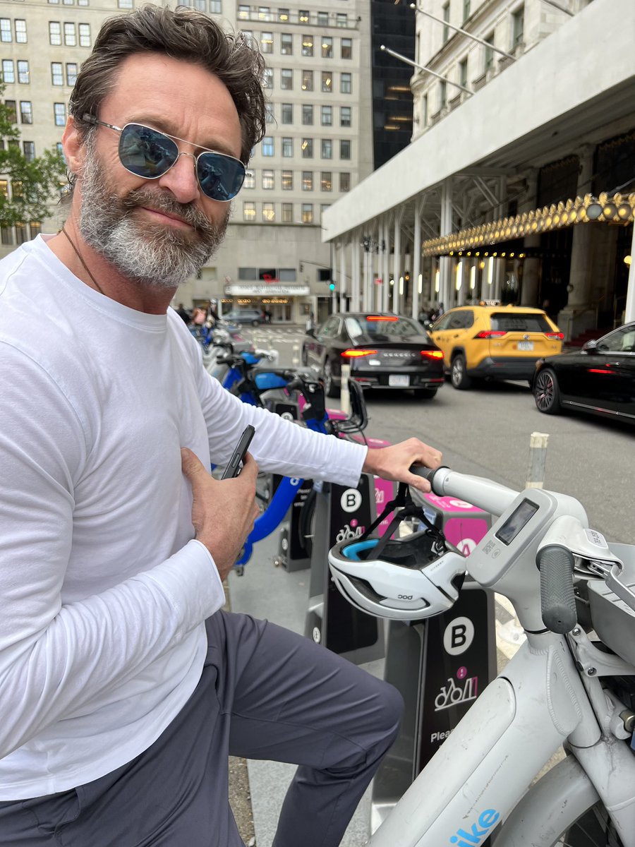 Hugh captioned this one “New York, New York!” on this day last year. 🤩 📸: HughJackman #HughJackman #NewYork #loveNewYork