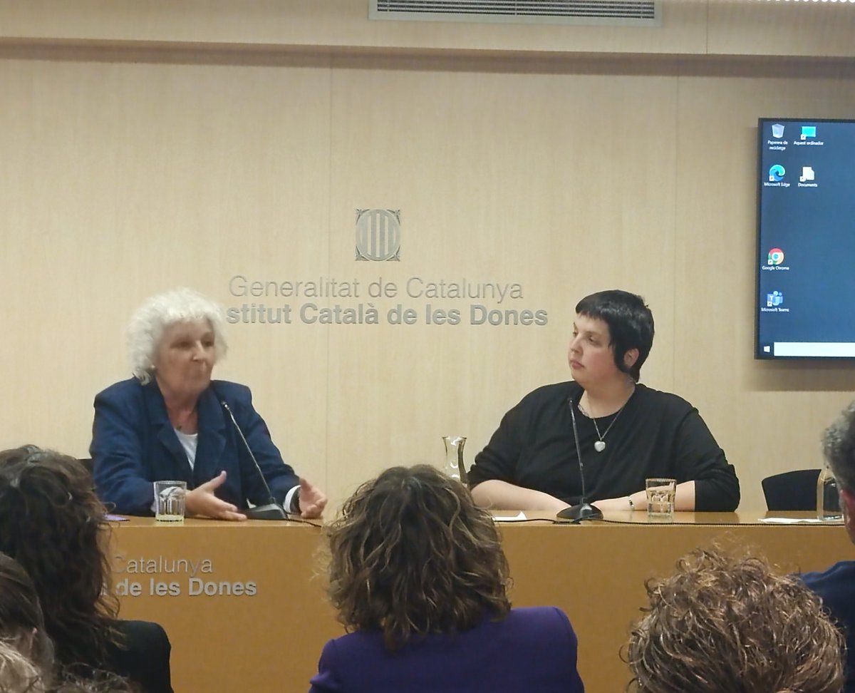 icdones's tweet photo. Avui: presentació de “Parlem d’identitats de gènere al mon rural i agrari” @uniopagesos.

🚜  La consellera d’Igualtat i Feminismes Tània Verge ha presentat l’acte, que ha continuat amb la visualització del documental, ponències i taula rodona final. @igualtatcat  @taniaverge https://t.co/qeQIBopmQo