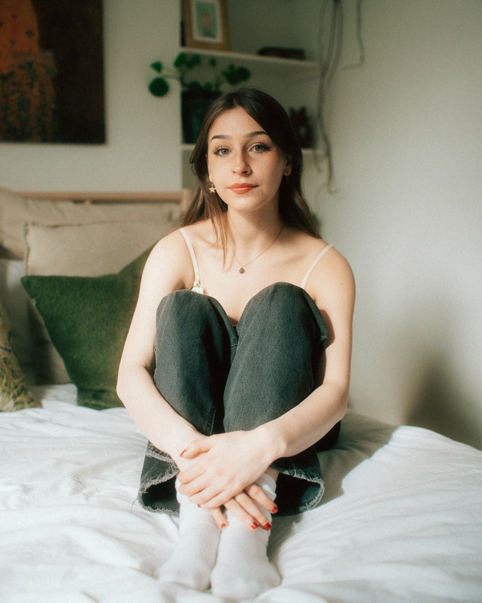 .@lexiecarroll_ announces new EP 'you look lovely when you're living' - seven tracks that illustrate her growth... New single ‘laundry detergent’ is a real pearl - clashmusic.com/news/lexie-car…