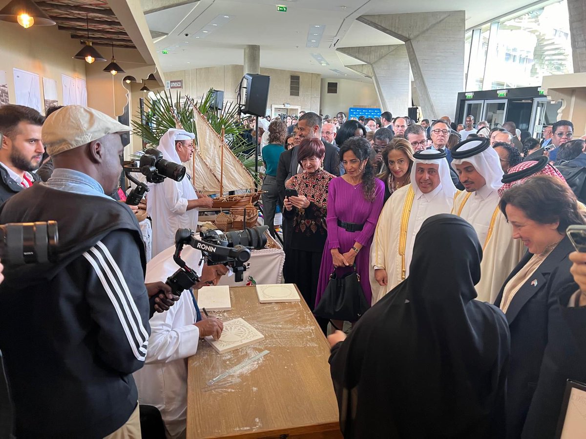 Florilège du #PatrimoineVivant à l' #UNESCO : la tradition qatarienne et ses expressions culturelles mises en valeur dans la cadre de l'exposition 'Le Qatar célèbre son héritage culturel immatériel' organisée par @MOCQatar et dédiée au 20e anniversaire de la Convention pour...