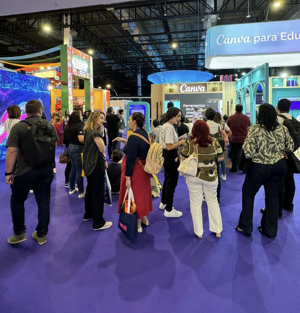The learning continues at the #CanvaEDU booth at @BETT_show Brazil! Stop by each hour and be amazed at the creative possibilities!