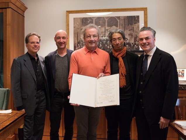 Congratulations to Cleveland Orchestra Music Director Franz Welser-Möst! He was awarded honorary membership to the @ViennaPhilharmonic.