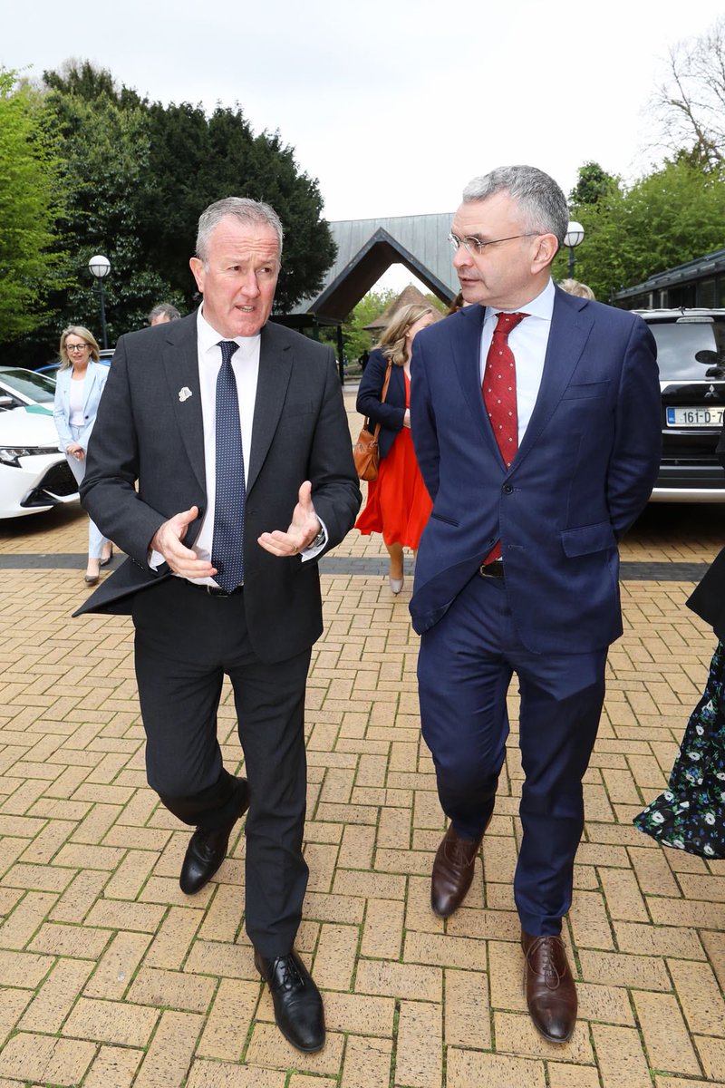 .@Economy_NI Minister @conormurphysf & @DeptEnterprise Minister @daracalleary have launched the All-Island Oncology Industry Report highlighting the potential economic impact of an oncology and digital health ecosystem.   Minister Murphy said: “I welcome the publication of