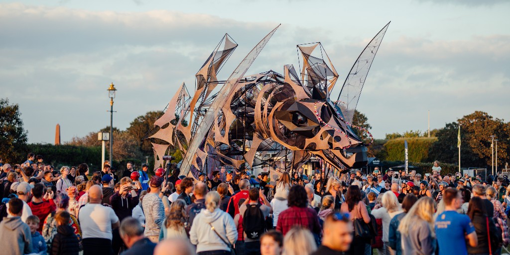 We're looking for performers for #TheHatchling - a spectacular outdoor show featuring a ground-breaking dragon puppet created and produced by @TriggerStuff 🐲 Take a look at our current opportunities >> ouryear24.com/HatchlingOppor… #OurYear2024 @CreateWakefield