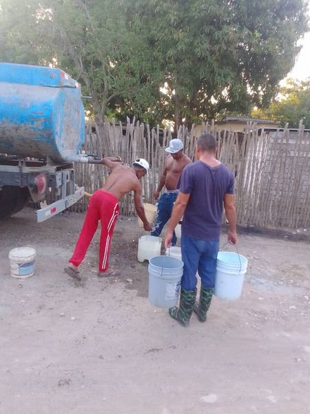 Tiro de agua en pipa a la circunscripción de Piñerua. UEB Vertientes, EAA Camagüey