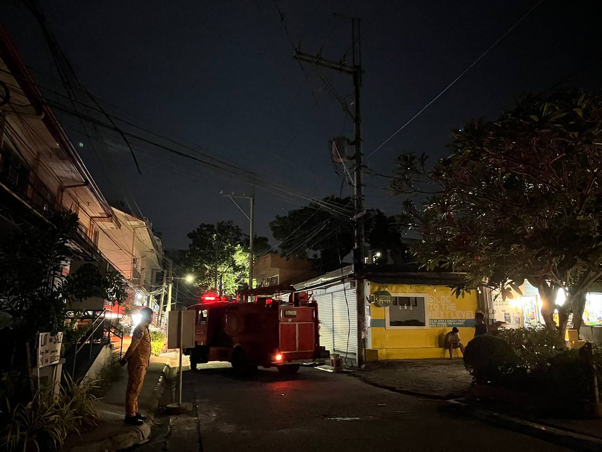 uplbperspective's tweet photo. JUST IN: Some electrical wires sparked near Raymundo Gate tonight, April 24.

According to F01 Marcelo of the Batong Malake Bureau of Fire Protection (BFP), the possible cause is electrical fault wiring brought about by a possible short circuit or overload.

#UPLBupdates https://t.co/xyf6cuMlQr