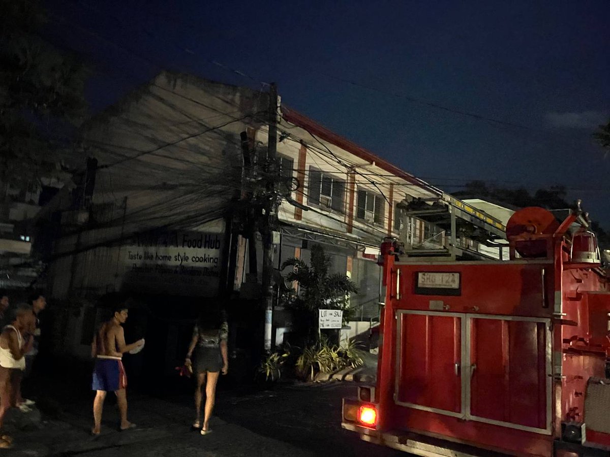 uplbperspective's tweet photo. JUST IN: Some electrical wires sparked near Raymundo Gate tonight, April 24.

According to F01 Marcelo of the Batong Malake Bureau of Fire Protection (BFP), the possible cause is electrical fault wiring brought about by a possible short circuit or overload.

#UPLBupdates https://t.co/xyf6cuMlQr