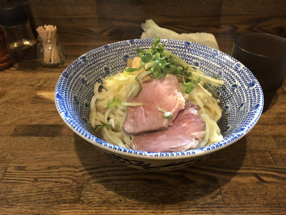 tekitopipo's tweet photo. @nabekodayo_rmu 先日タバコを吸い出したガラム愛好家の者です。以後お見知り置きを。 https://t.co/FrS5CSfdgG