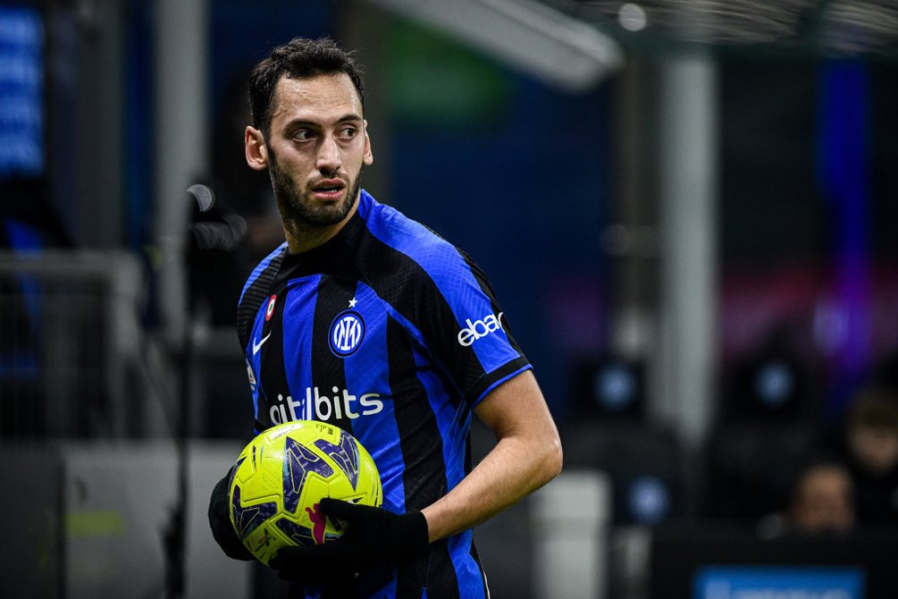 Hakan Çalhanoğlu: 'Milan taraftarlarının bana ve aileme yaptıklarını unutamıyorum. Inter ile şampiyon olmak benim için büyük bir intikam oldu.'  

📰 (Giornale News)