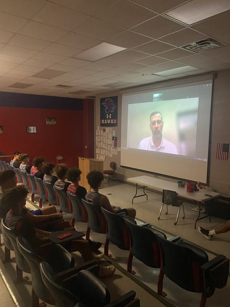 hayshawkshoops's tweet photo. Thank you @CoachBenSanders , Head Coach of Ostineros de Guaymas in the @cibacopamx for sharing your insights with our basketball players! We appreciate your time !!! https://t.co/LlPh6HKM7y