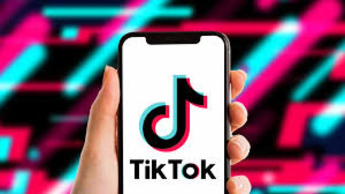 RassdHaber's tweet photo. ABD Başkanı Biden, Çin menşeli Tiktok'un Amerika'da yasaklanması kararını içeren tasarıyı imzaladı

Tasarı, TikTok'un ana ortağı olan Çinli ByteDance firmasının platformu devretmesini gerektiriyor, aksi takdirde TikTok ABD'deki web uygulama mağazalarından 5 ay süreyle veya tamamen kaldırılacak.