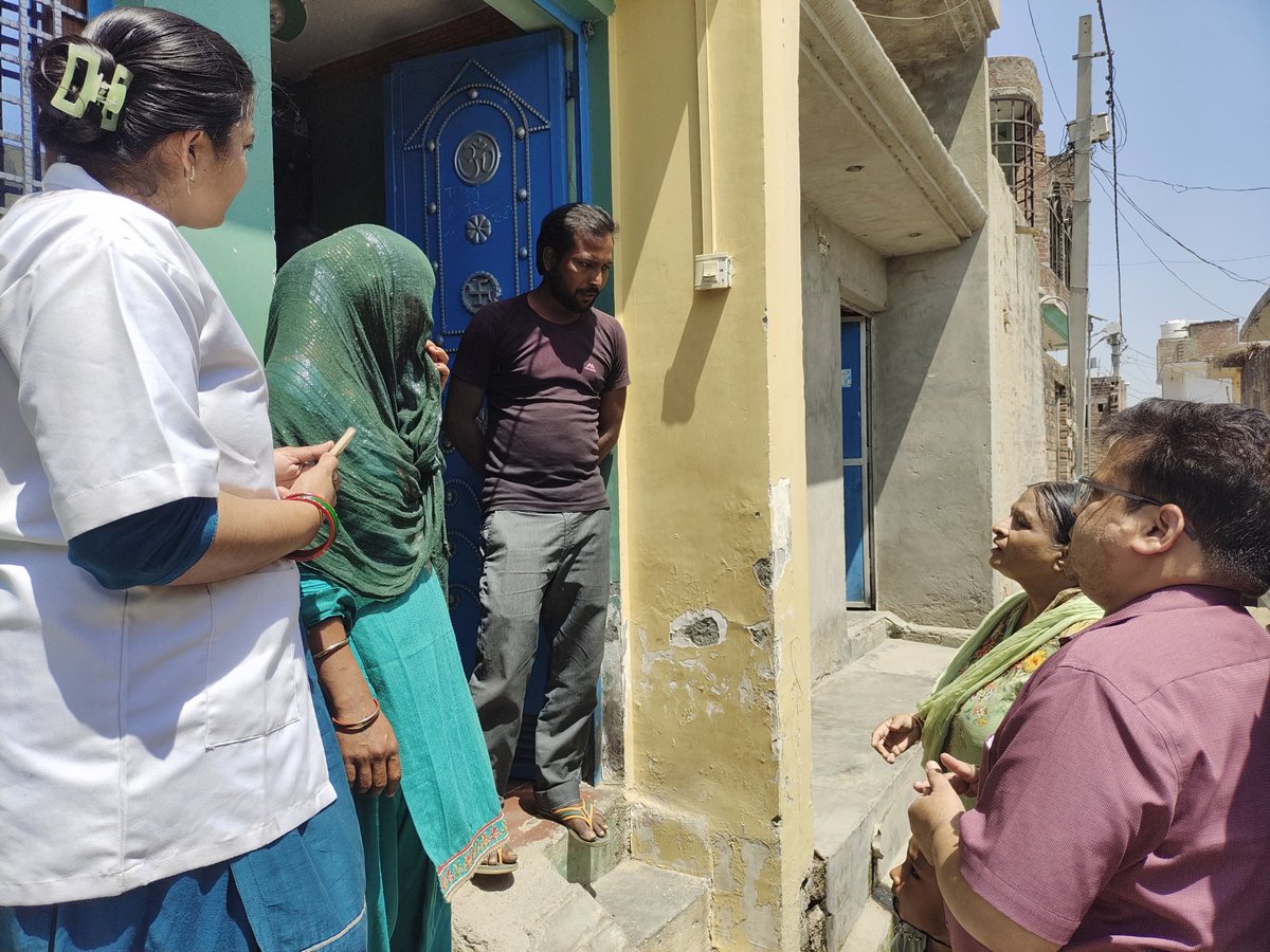 CMO_Sambhal's tweet photo. Monitoring of House in Majhawali for Sanchri Rog Dastak Abhiyan https://t.co/spZ7IW4ThD