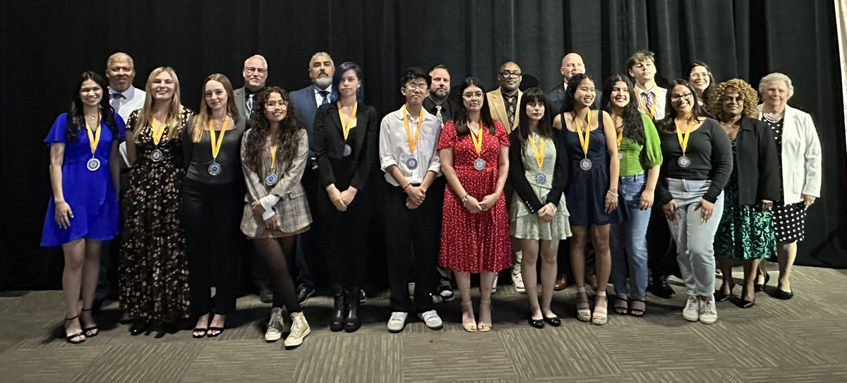 Congratulations to our @MorenoValleyUSD seniors that were recognized last night at the @RCOE Student Academic Awards