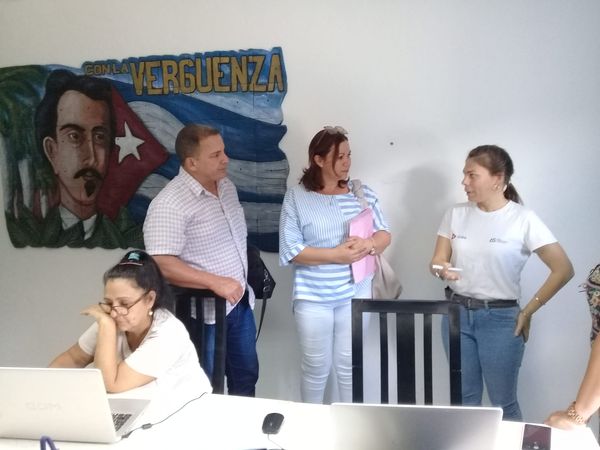 eaacmg's tweet photo. Intercambio con las compañeras del OSDE, Dir. Económica Ayleen Viramontes Arriola, Dir. de Portadores Energéticos Beatriz Mesa, Daniel Fuentes Dir. Gral de EAA Cmg y la Delegada del INRH Yaima Serrano Meléndez. En el ejercicio de verificación interactiva a la actividad Económica https://t.co/md71sBaOpe
