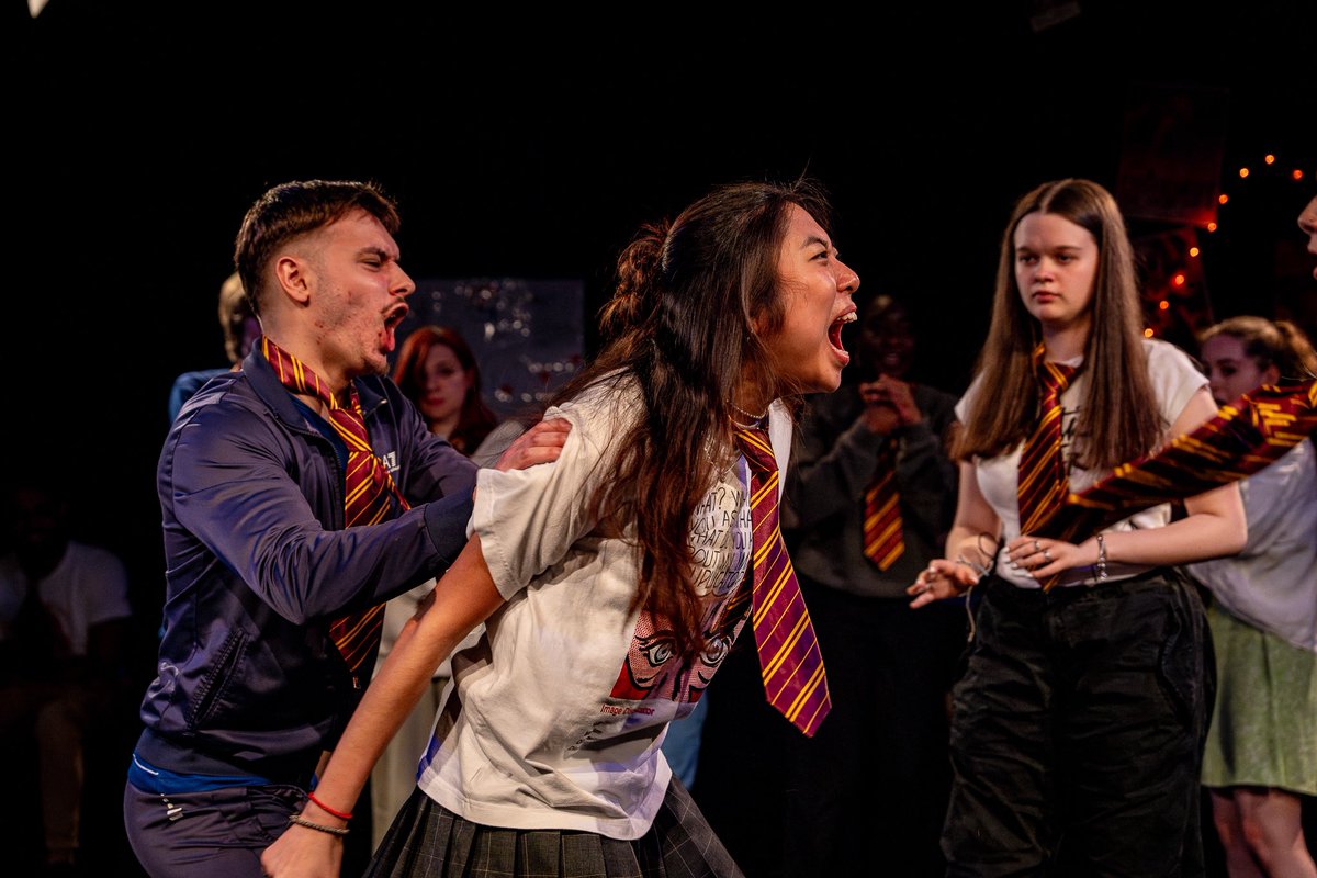 ldnyouththeatre's tweet photo. Photo drop! 📸

Some amazing shots by @stevegregsonphotos of HORIZON by @kwame_8 which was at @7dialsplayhouse earlier this month - our first show of 2024! ✨

Bring on the next! 💨 https://t.co/PamAXwUoZm