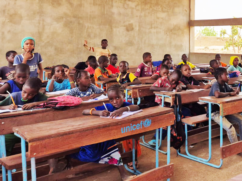 More on #ECW's mission to #Mali🇲🇱! ⚙️Great progress made by @UNICEFMali @WFP_Mali @SaveChildrenMLI in Phase 1 of @EduCannotWait-funded Multi-Year Resilience Programme! Temporary learning facilities for IDP children+#refugee children from🇧🇫, have now been converted into…