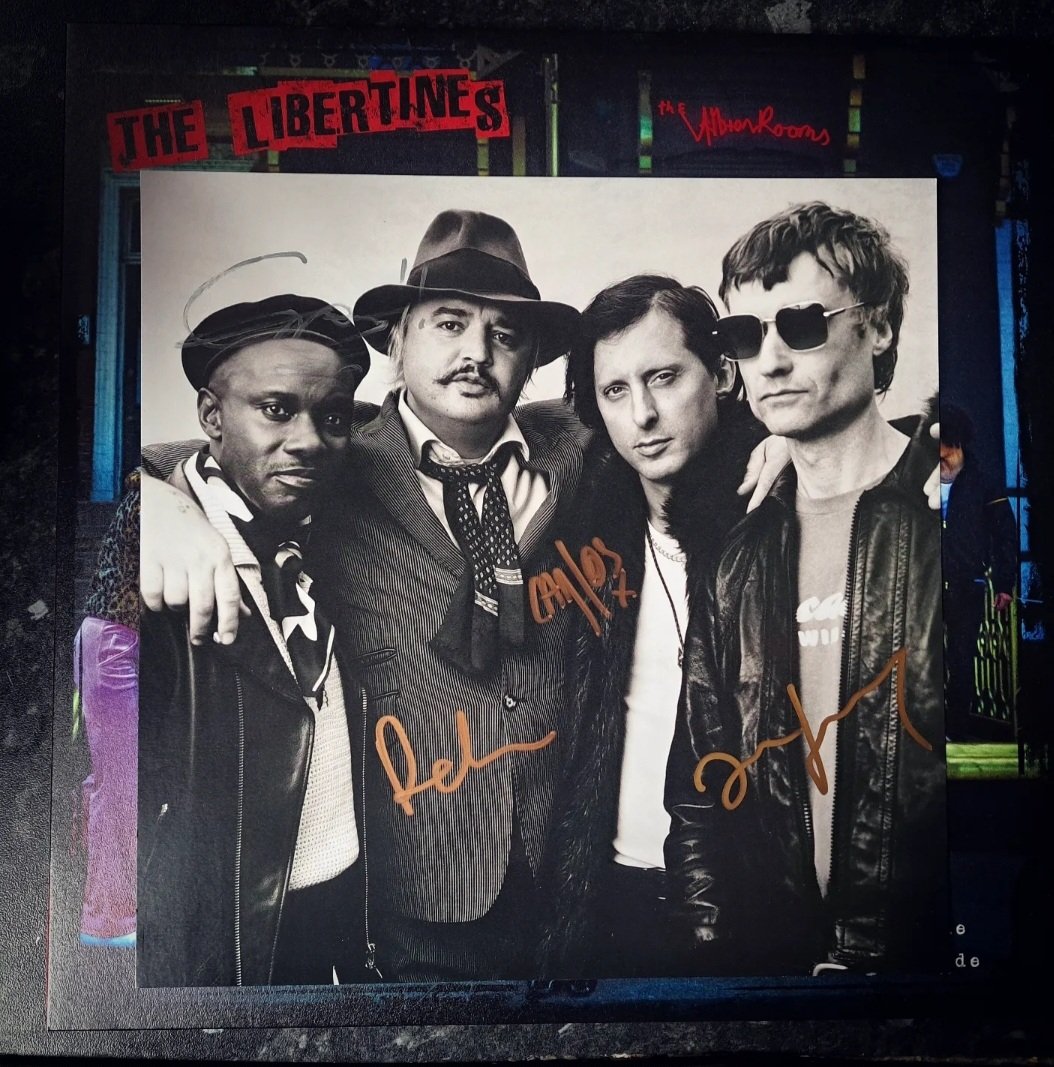 @BanquetRecords @libertines Best LP I have gotten this year... Love the picture