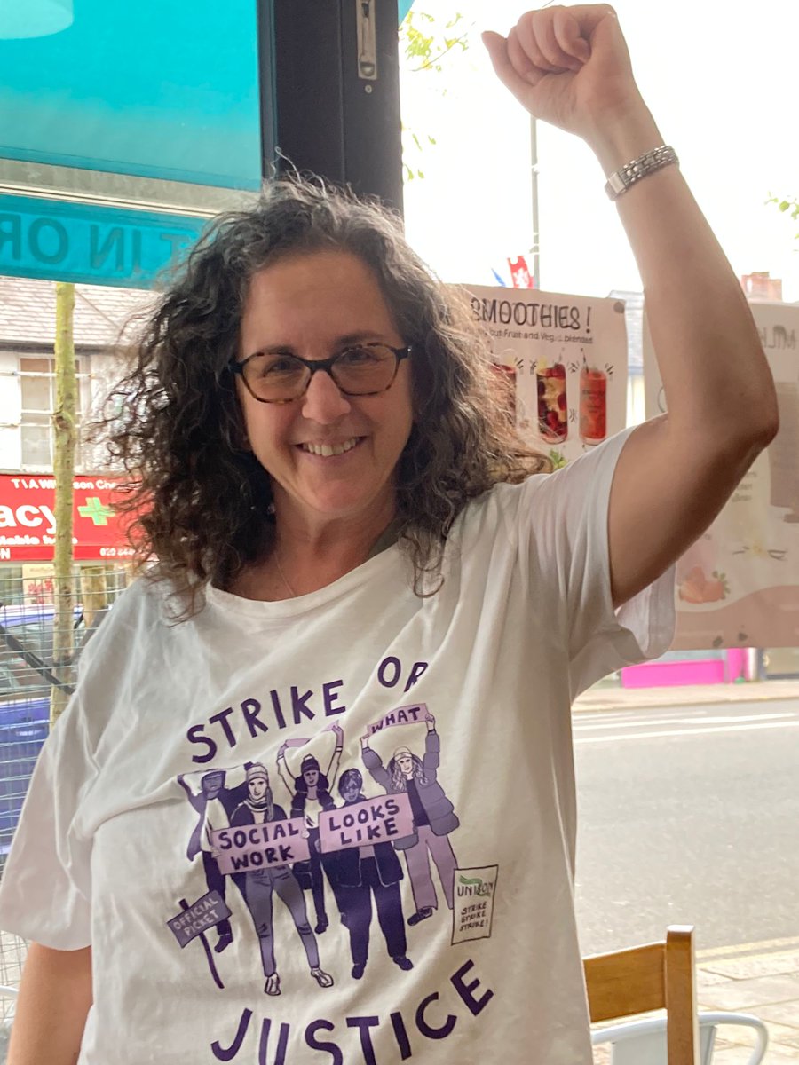 #BarnetUNISON Mental Health social workers have taken eight months of strike action are taking their story onto the streets of #HighBarnet @BarnetCouncil
@paulapeters2 @Dis_PPL_Protest @BenClaimant @BenClaimant @1kilroywashere @DPACSheffield 

#FairPay #MentalHealthCrisis