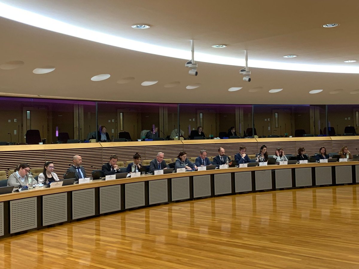 Today in Brussels we held the first introductory meeting with #BosniaHerzegovina 🇧🇦 after #EUCO's decision to open 🇪🇺 accession negotiations. @EU_Commission will now explain the 🇪🇺#EU acquis. Looking forward to see 🇧🇦 advance on reforms & on its 🇪🇺EU path!