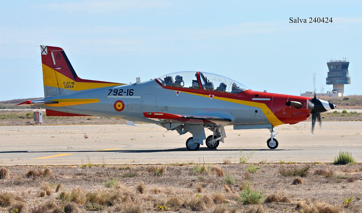 Fotos del día. Estos son los 'Tordos' con los que he podido coincidir hoy (1/2). Muchísimas gracias por los saludos. #PilatusPC21 #BASanJavier #AcademiaGeneraldelAire @EjercitoAire. @SpottersMurcia