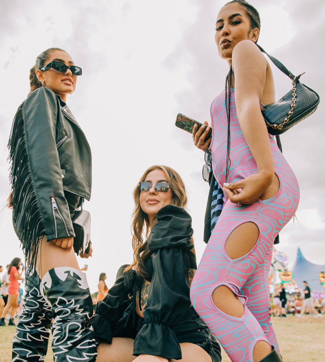 wearefstvl's tweet image. Every outfit has a story. Discover the FSTVL fashion that stole the show. ✨
