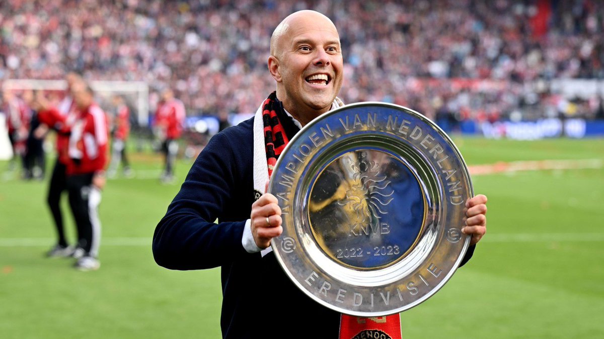 🧵Thread: Who is Arne Slot? 💡

With Xabi Alonso and Ruben Amorim no longer the leading candidates, the current Feyenoord boss is gradually emerging as a frontrunner for the Liverpool job, with the two clubs already in talks.

This thread will provide a view into the Dutchman's…