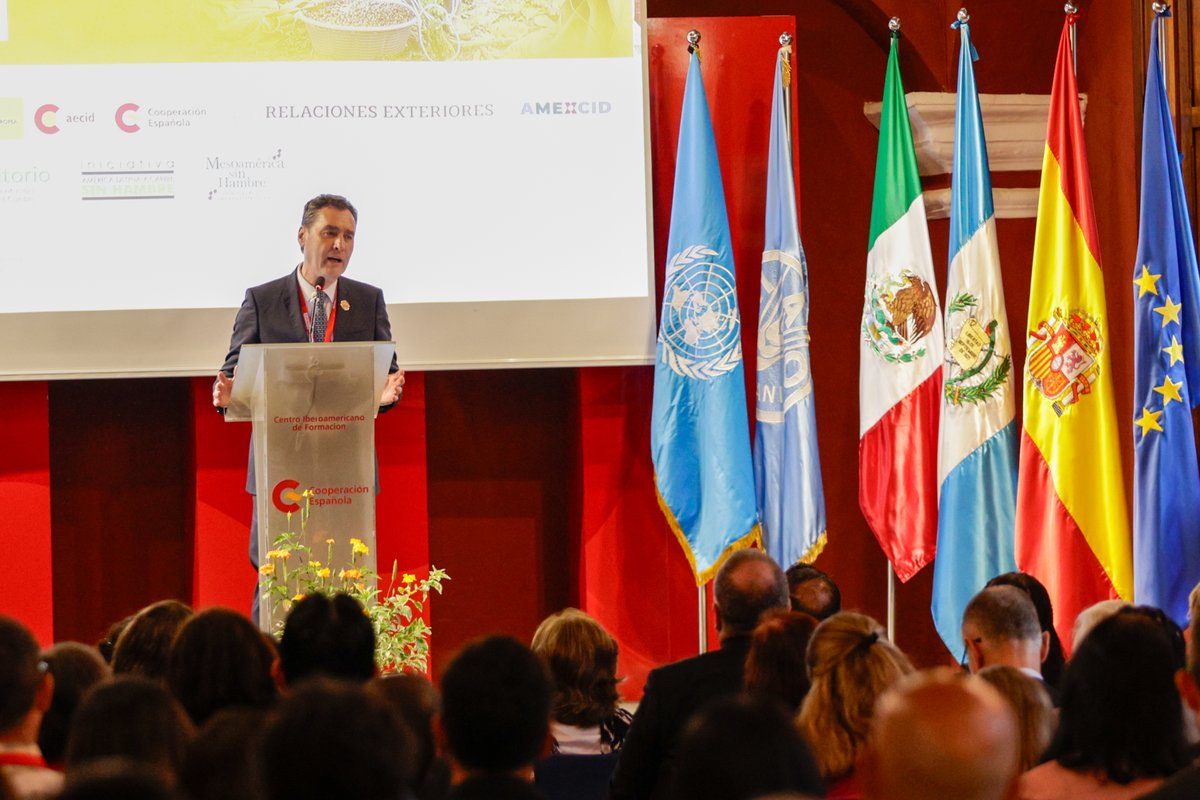 El director de la #FIIAPP, @ftierraseca, interviene en #AlimentacionPrimero: 

Combatimos la malnutrición desde la cooperación pública: la #cooperación entre instituciones públicas análogas y la movilización del #TalentoPúblico de nuestras administraciones.