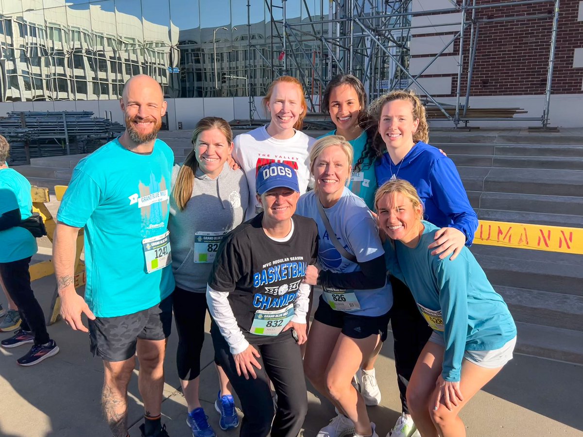 Our staff had a 𝘽𝙇𝘼𝙎𝙏 participating in the Grand Blue Mile last night! 🏃‍♀️🏃 #BeBlue
