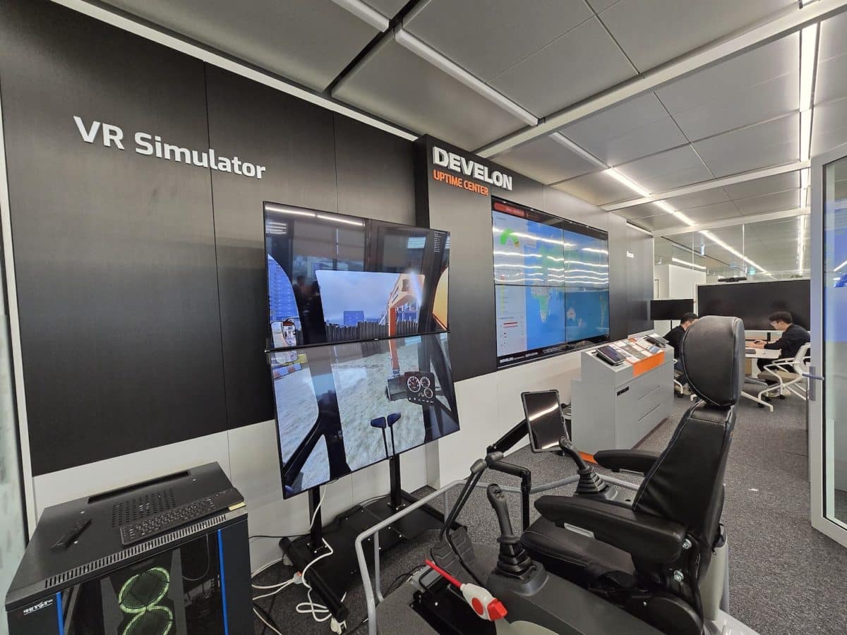 PMV_ME's tweet image. ‘DEVELON Uptime Center’ gets global launch at HD Hyundai Infracore&apos;s global R&amp;amp;D Centre in Seoul for customer-oriented remote services and monitoring

Read here: zurl.co/MJuS
#develon #doosan #telematics #constructionequipment #remotemonitoring #constructionmachinery