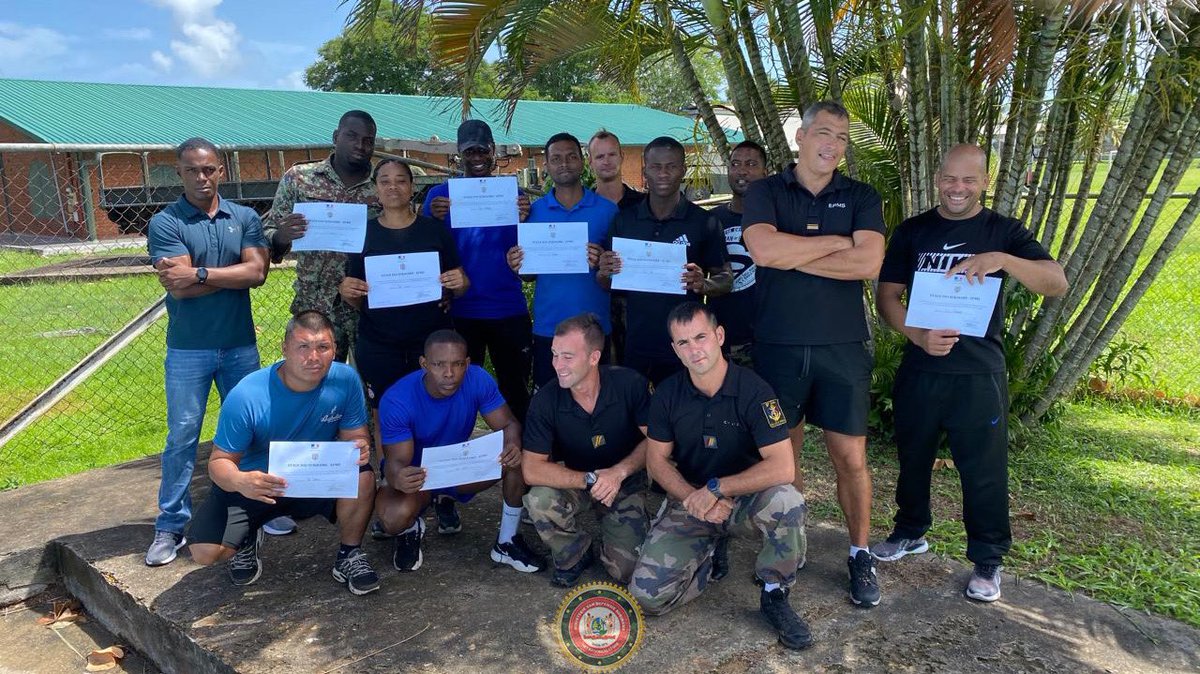 Tijdens de gezamenlijke training tussen sportinstructeurs van de legers van Suriname en Frans-Guyana zijn er verschillende sportactiviteiten uitgevoerd, waaronder een circuittraining, oriëntatie oefeningen, hand-tot-handgevechten, wateroriëntatie en reddingszwemmen.