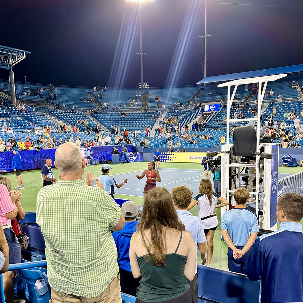 The @CincyTennis (tickets for which open today!) was one of the best tennis events I've attended to date. Here's everything I learned by going last year —> camelsandchocolate.com/cincy-open-ten…