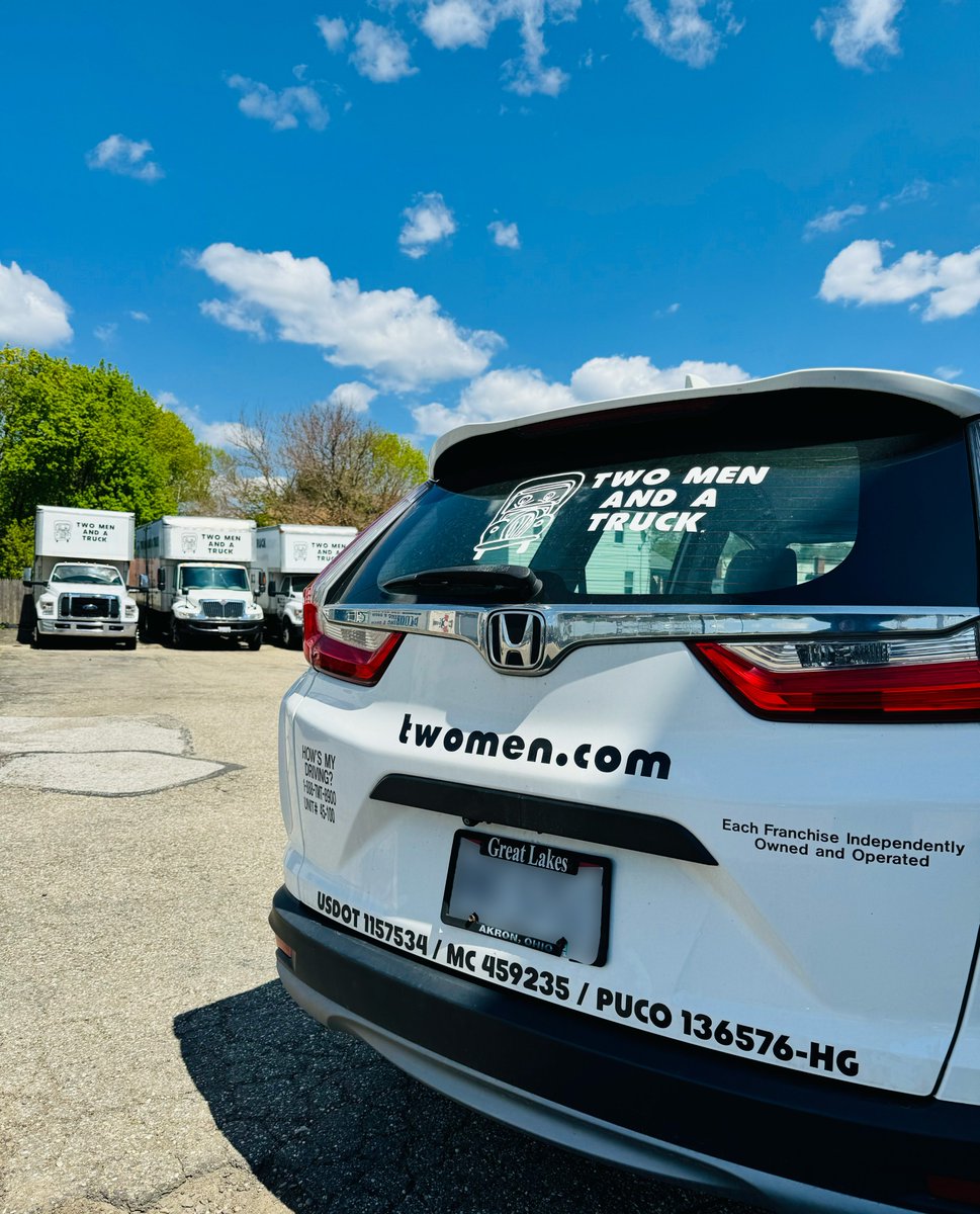 We are movin' and groovin' here at #TMTAkron! 
Moving soon? Our trucks are waiting for you!

 📞 330.794.6683
 🖥️ twomenakron.com