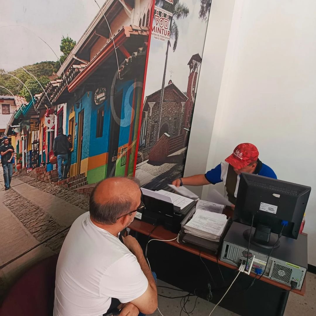 Este #16Abr, el equipo de INATUR Táchira recibió en su oficina a @hoteltajmahalsuite.sc  y @hotelsanmarinoca prestador de servicio turístico, el cual se hizo recepcion y revisión de las planillas de la contribución especial del 1%.

#amici23 #earthquake #KARINA