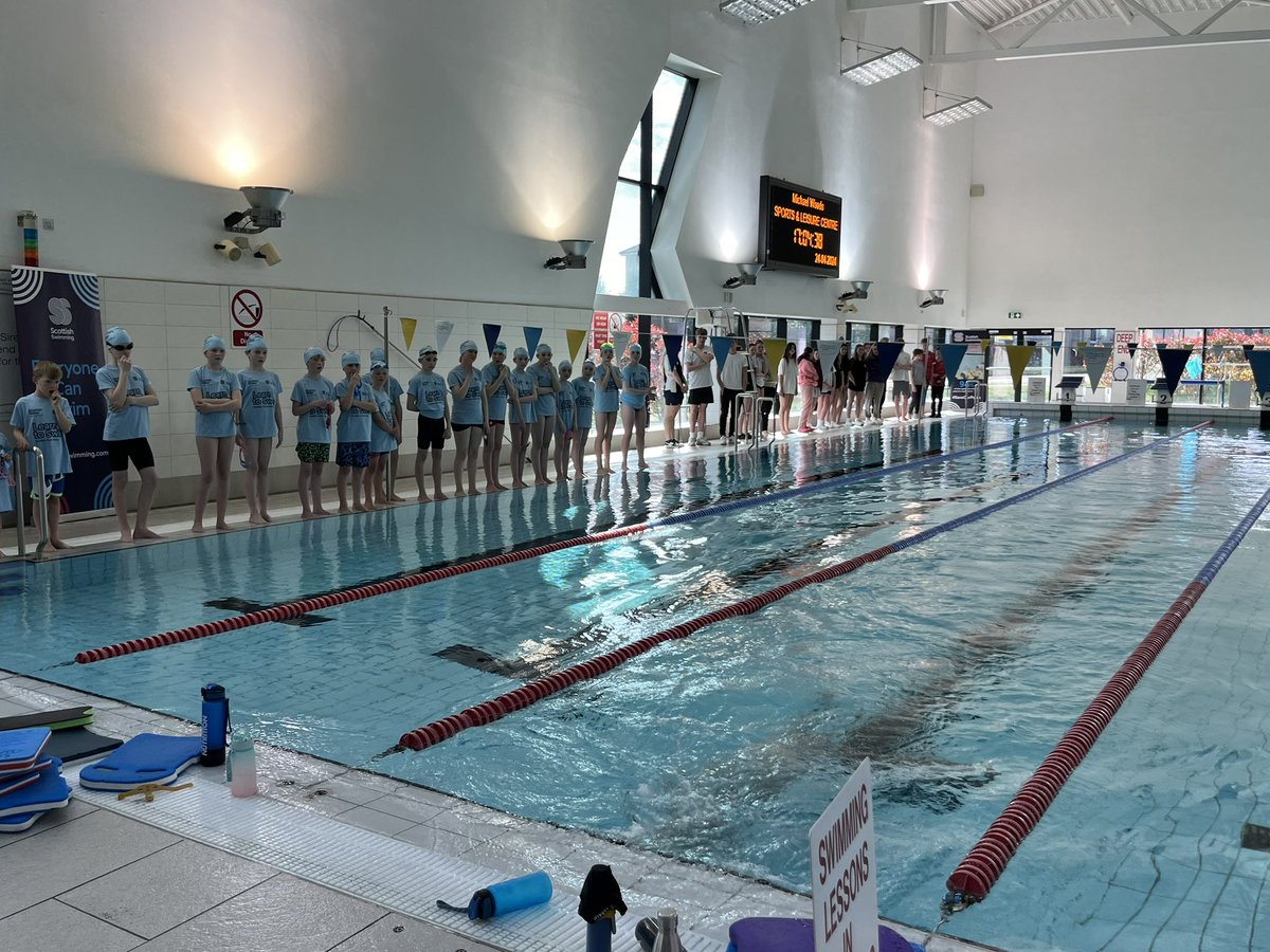 Time for a demo and Q&A with @Dunks_Scott as Learn to Swim ambassador with @FifeLeisure and @scottish_water #LearntoSwim