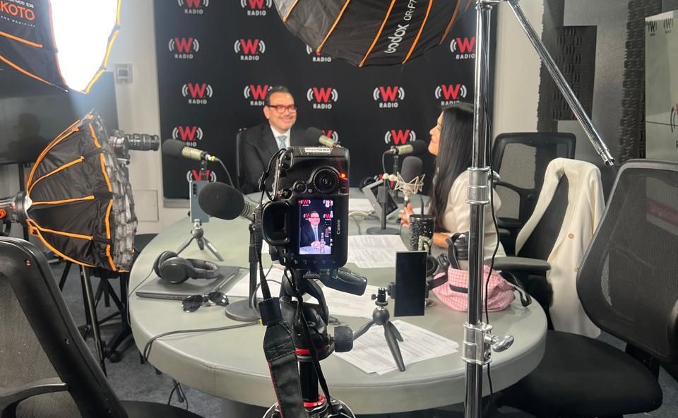 DrFernandoPin's tweet photo. Todo sobre infecciones en vías urinarias 

Aquí la entrevista completa con @marthadebayle  
  https://t.co/56KLYVutKt https://t.co/SiQspwkMd8