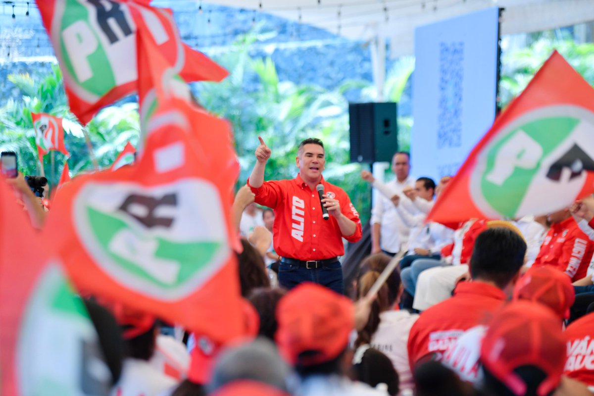 Al día de hoy 767 candidatas y candidatos de todo el país han solicitado protección porque temen por su vida. Este gobierno no puede pretender que la crisis de violencia no afecta la calidad de la democracia mexicana.

La seguridad de las candidatas y candidatos, y de sus