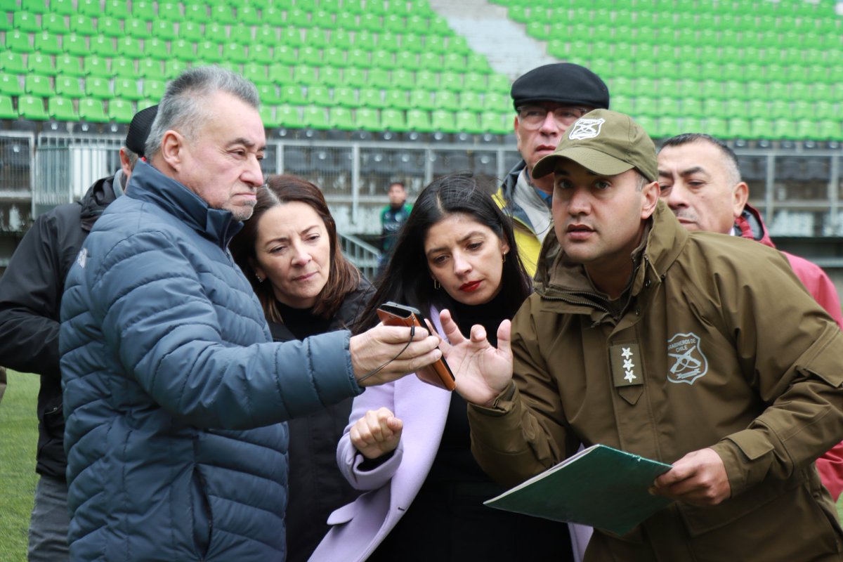DPRLosLagos's tweet photo. Tras una fiscalización de @estadioSeguroCL. Delegada Presidencial Regional de Los Lagos @Giovimoreira confirma aforo de 9.500 personas y 22 cámaras de seguridad para partido de @DPMChile y Provincial Osorno https://t.co/NuZEH0GGot