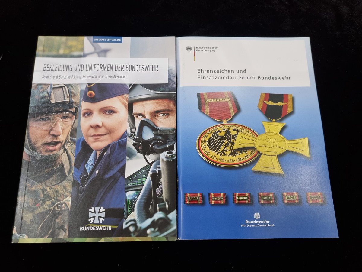 Just received an 80s Polish Malbork catalog book, an East German book about Hungarian People's Army with a German Bundeswehr awarded & uniform book on this Wednesday Night April 24 of 2024 today (🇻🇳 time zone) ☺️🇭🇺🇵🇱🇩🇪👌
#MalborkCatalog #Polska
#Poland #Hungary
#Bundeswehr #Book