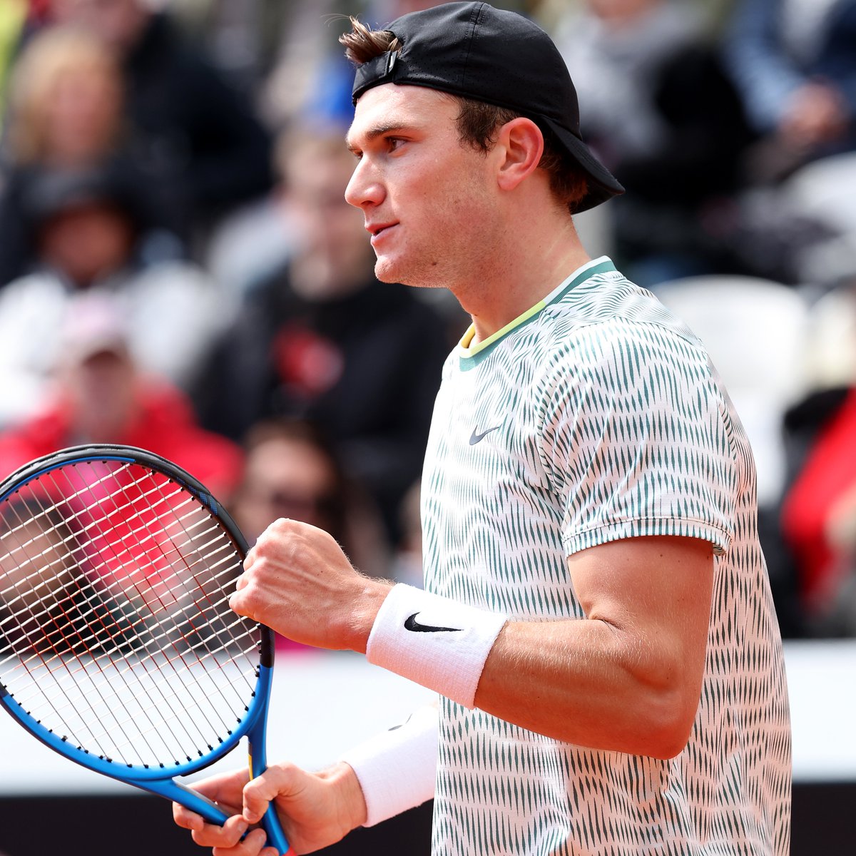 ⚡️ @jackdraper0 battles to an opening round 𝐖𝐈𝐍 at the @MutuaMadridOpen!

Jack beat Thanasi Kokkinakis 6-3, 3-6, 7-5 to advance

#BackTheBrits 🇬🇧 | #MMOPEN