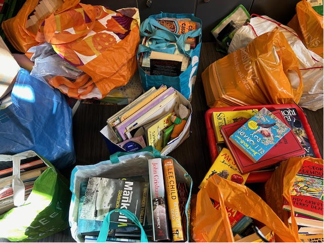We are thrilled to have collected, sorted and packed up ready for delivery over 1500 books for our partner primary schools with the support of the wonderful @lonbookproject. Huge thanks to our dedicated parent volunteers and all in our school community for their generosity!📚 1/2