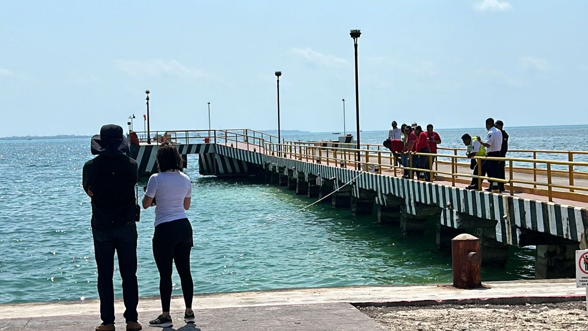 DimeNoticias_Mx's tweet photo. Cae al mar camioneta de paquetería en muelle de #PuntaSam. #Cancún 📍
La nota completa aquí ➡️https://t.co/naydnQIbMS https://t.co/YrOqMDfzl3